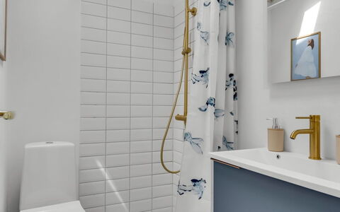 Gülbahar - 300M from the Sea: Armatur, Interior Design, Badezimmer, Flooring, Installation, Fussboden, Fliese, Zapfhahn, Toilette, Porzellan