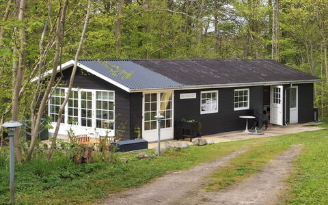 Rigmor - 300M from the Sea: Blau, Strauch, Hütte, Ground, Garten, Estate, Schatten, Landscaping, Bauernhaus, Eco Hotel