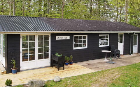 Rigmor - 300M from the Sea: Blau, Strauch, Hütte, Ground, Garten, Estate, Schatten, Landscaping, Bauernhaus, Eco Hotel