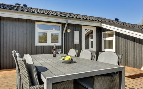 Enja - 150M from the Sea: Möbel, Interior Design, Flooring, Holz, Fussboden, Decke, Holzboden, Stuhl, Tabelle, Beleuchtung