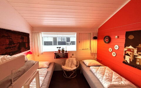 Ditte - 300M from the Sea: Interior Design, Holz, Möbel, Decke, Flooring, Fussboden, Schlafzimmer, Bett, Zimmer, Bettdecke