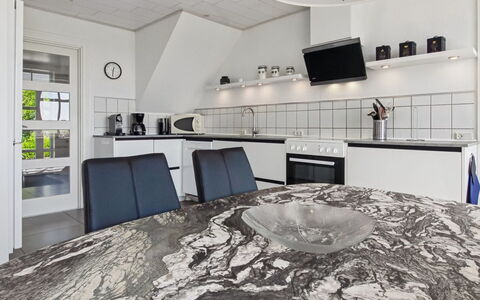Juuso - 20Km from the Sea: Flooring, Küche, Interior Design, Countertop, Fussboden, Decke, Küchengerät, Cabinetry