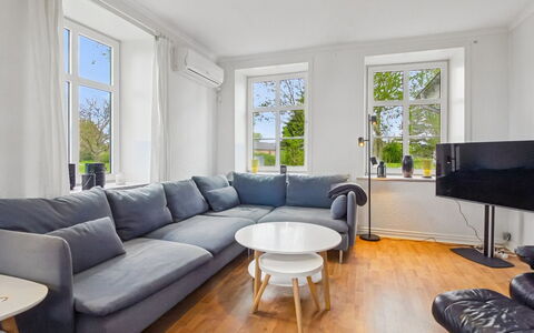 Juuso - 20Km from the Sea: Interior Design, Möbel, Flooring, Couch, Fussboden, Holz, Wohnzimmer, Zimmer, Holzboden
