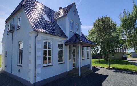 Juuso - 20Km from the Sea: Dach, Haus, Zuhause, Hütte, Tür, Abstellgleis, Deck, Veranda, Planke, Hartholz