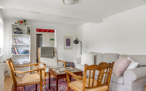 Ilsa - 9.8Km from the Sea: Möbel, Interior Design, Flooring, Wand, Couch, Fussboden, Holz, Wohnzimmer, Decke, Zimmer