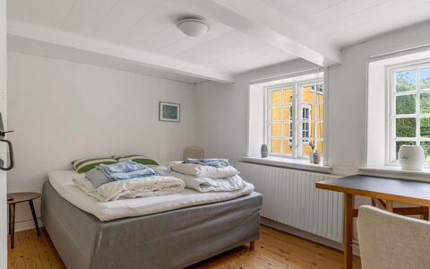 Ilsa - 9.8Km from the Sea: Holz, Interior Design, Flooring, Fussboden, Möbel, Schlafzimmer, Bett, Decke, Zuhause, Zimmer