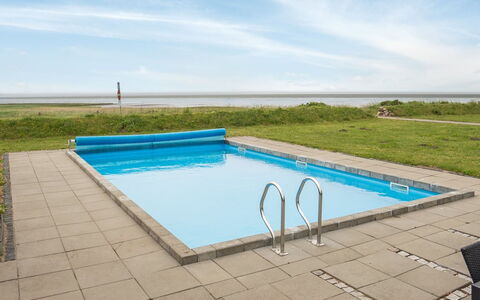Annagrete - 12Km from the Sea: Wohngebiet, Dach, Vorort, Auffahrt, Estate, Kamin