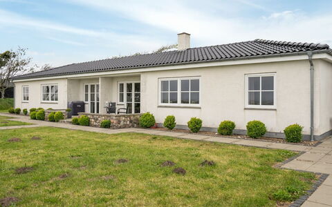 Annagrete - 12Km from the Sea: Wohngebiet, Dach, Vorort, Auffahrt, Estate, Kamin
