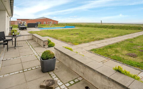 Annagrete - 12Km from the Sea: Wohngebiet, Dach, Vorort, Auffahrt, Estate, Kamin