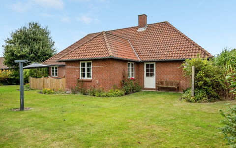 Nita - 24Km from the Sea: Blau, Strauch, Hütte, Ground, Garten, Estate, Schatten, Landscaping, Bauernhaus, Eco Hotel