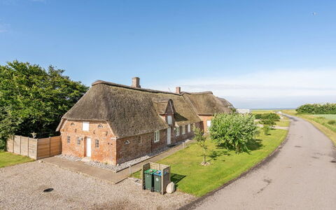 Anje - 16Km from the Sea: Holz, Dach, Die Architektur, Zuhause, Haus, Hütte, Abstellgleis, Hartholz, Steigung, Estate