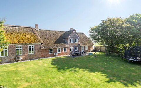 Anje - 16Km from the Sea: Holz, Dach, Die Architektur, Zuhause, Haus, Hütte, Abstellgleis, Hartholz, Steigung, Estate