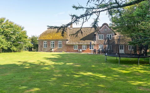 Anje - 16Km from the Sea: Holz, Dach, Die Architektur, Zuhause, Haus, Hütte, Abstellgleis, Hartholz, Steigung, Estate