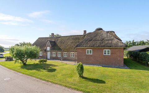 Anje - 16Km from the Sea: Holz, Dach, Die Architektur, Zuhause, Haus, Hütte, Abstellgleis, Hartholz, Steigung, Estate