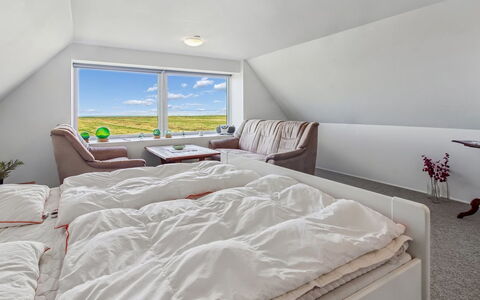 Skarpe: Schlafzimmer, Zuhause, Interior Design, Decke, Bett, Möbel, Bettdecke, Bedding, Fussboden, Linens