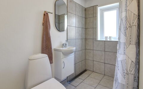 Skarpe: Wand, Flooring, Fussboden, Armatur, Interior Design, Toilette, Toilleten Sitz, Badezimmer, Installation, Zimmer