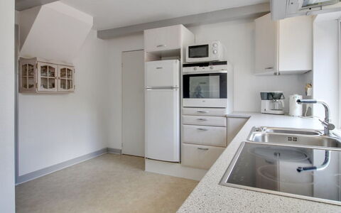 Skarpe: Küche, Countertop, Flooring, Küchengerät, Interior Design, Cabinetry, Fussboden, Major Appliance, Decke, Sinken