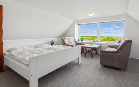 Skarpe: Schlafzimmer, Decke, Interior Design, Fussboden, Flooring, Bett, Möbel, Zuhause, Zimmer, Bedding