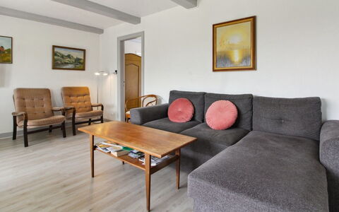 Skarpe: Möbel, Interior Design, Flooring, Couch, Fussboden, Holz, Zimmer, Tabelle, Wohnzimmer, Decke