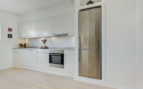 Joar - 5M to the Fjord: Flooring, Küche, Küchengerät, Countertop, Interior Design, Holz, Fussboden, Major Appliance, Cabinetry, Möbel