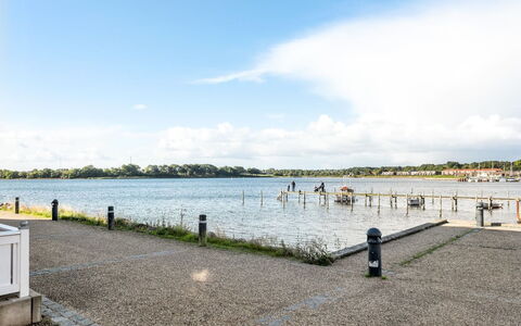 Joar - 5M to the Fjord: Himmel, Wolke, Horizont, Wasserweg, Bank, Kanal, See, Ufer, Dock, Küste