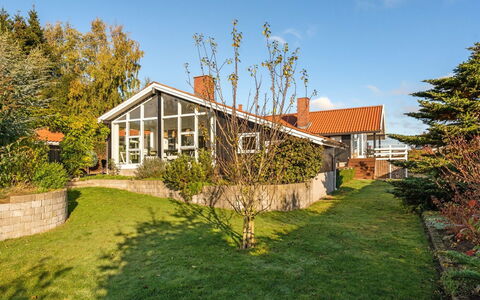 Nica - 100M from the Sea: Dach, Haus, Zuhause, Hütte, Abstellgleis, Estate, Auffahrt, Gartenbauten, Garten, Schuppen