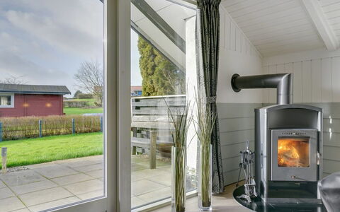 Hortensia - 350M from the Sea: Möbel, Interior Design, Flooring, Holz, Fussboden, Decke, Holzboden, Stuhl, Tabelle, Beleuchtung