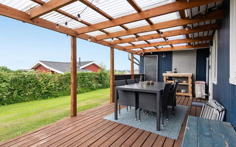 Roar - 500M from the Sea: Holz, Gartenmöbel, Hartholz, Deck, Holzbeize, Tisch Im Freien, Planke, Schatten, Veranda, Terrasse