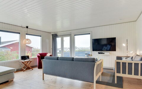 Roar - 500M from the Sea: Holz, Flooring, Fussboden, Möbel, Zuhause, Decke, Holzboden, Hartholz, Wohnung, Wohnzimmer
