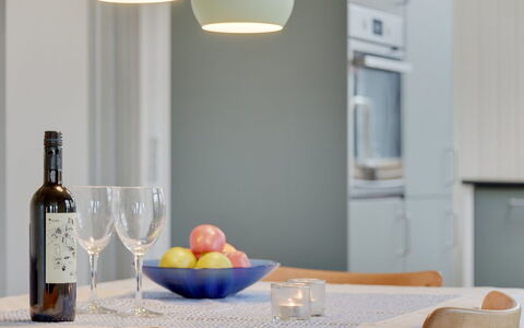 Roar - 500M from the Sea: Interior Design, Möbel, Geschirr, Decke, Light Fixture, Zimmer, Lampenschirm, Glas, Obst, Küche