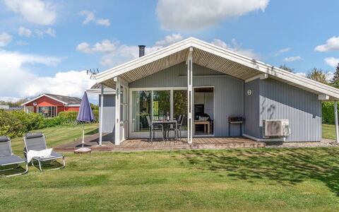 Denahi - 400M to the Fjord: Wohngebiet, Dach, Vorort, Auffahrt, Estate, Kamin