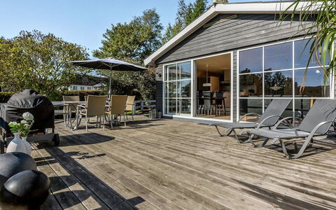 Leandra - 600M from the Sea: 