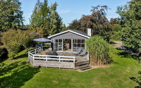 Leandra - 600M from the Sea: Wohngebiet, Dach, Vorort, Auffahrt, Estate, Kamin