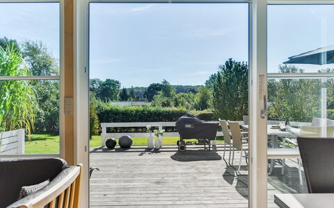 Leandra - 600M from the Sea: Wohngebiet, Dach, Vorort, Auffahrt, Estate, Kamin