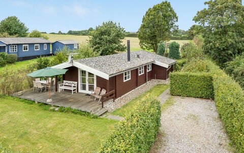 Gudmunde - 200M from the Sea: Möbel, Interior Design, Flooring, Holz, Fussboden, Decke, Holzboden, Stuhl, Tabelle, Beleuchtung