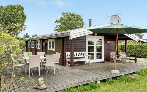 Gudmunde - 200M from the Sea: Möbel, Interior Design, Flooring, Holz, Fussboden, Decke, Holzboden, Stuhl, Tabelle, Beleuchtung