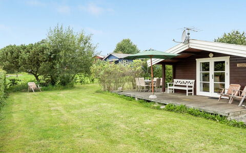 Gudmunde - 200M from the Sea: Möbel, Interior Design, Flooring, Holz, Fussboden, Decke, Holzboden, Stuhl, Tabelle, Beleuchtung