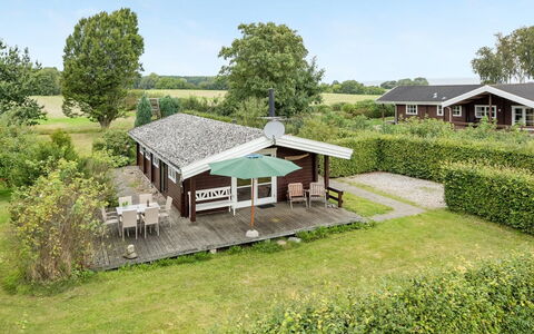 Gudmunde - 200M from the Sea: Möbel, Interior Design, Flooring, Holz, Fussboden, Decke, Holzboden, Stuhl, Tabelle, Beleuchtung