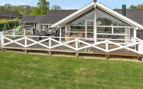Annvy - 200M from the Sea: Möbel, Interior Design, Flooring, Holz, Fussboden, Decke, Holzboden, Stuhl, Tabelle, Beleuchtung