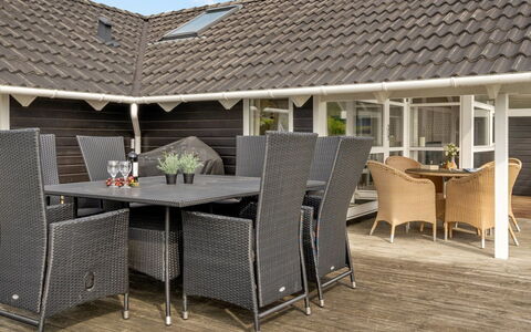 Annvy - 200M from the Sea: Möbel, Interior Design, Flooring, Holz, Fussboden, Decke, Holzboden, Stuhl, Tabelle, Beleuchtung