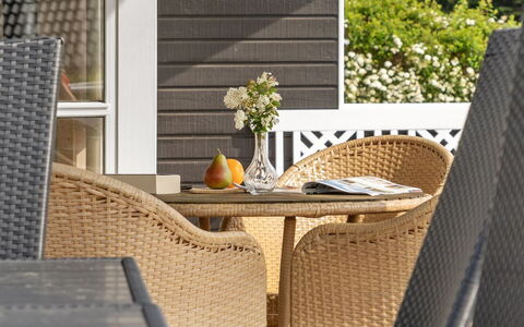 Annvy - 200M from the Sea: Möbel, Interior Design, Flooring, Holz, Fussboden, Decke, Holzboden, Stuhl, Tabelle, Beleuchtung