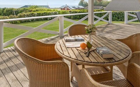 Annvy - 200M from the Sea: Möbel, Interior Design, Flooring, Holz, Fussboden, Decke, Holzboden, Stuhl, Tabelle, Beleuchtung