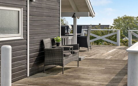 Annvy - 200M from the Sea: Möbel, Interior Design, Flooring, Holz, Fussboden, Decke, Holzboden, Stuhl, Tabelle, Beleuchtung
