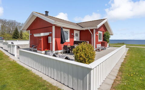 Anastacia - 75M from the Sea: Haus, Zuhause, Dach, Wohngebiet, Hütte, Estate, Bauernhaus, Rasen, Landscaping, Abstellgleis