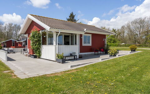 Anastacia - 75M from the Sea: Haus, Zuhause, Dach, Wohngebiet, Hütte, Estate, Bauernhaus, Rasen, Landscaping, Abstellgleis