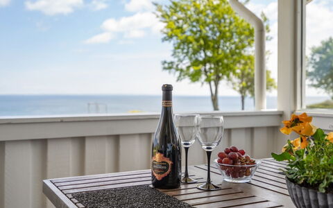 Anastacia - 75M from the Sea: Haus, Zuhause, Dach, Wohngebiet, Hütte, Estate, Bauernhaus, Rasen, Landscaping, Abstellgleis