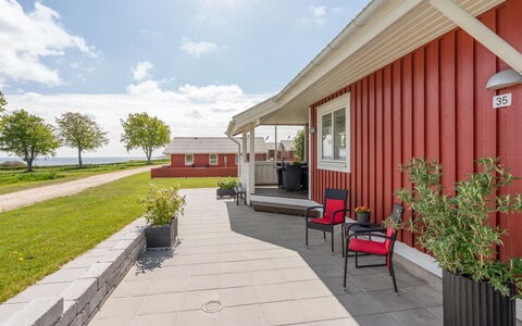 Anastacia - 75M from the Sea: Haus, Zuhause, Dach, Wohngebiet, Hütte, Estate, Bauernhaus, Rasen, Landscaping, Abstellgleis