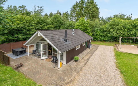 Melisa - 28Km from the Sea: Hütte, Zuhause, Haus, Dach, Veranda, Estate, Abstellgleis, Gartenbauten, Bauernhaus, Garten