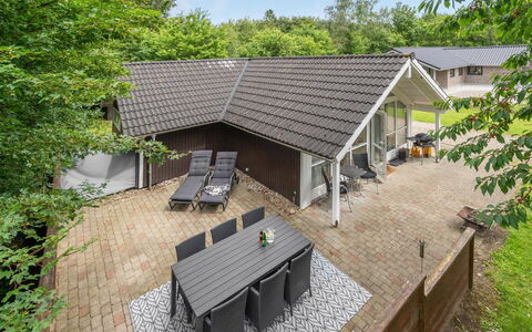 Melisa - 28Km from the Sea: Hütte, Zuhause, Haus, Dach, Veranda, Estate, Abstellgleis, Gartenbauten, Bauernhaus, Garten