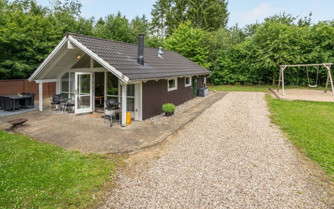 Melisa - 28Km from the Sea: Hütte, Zuhause, Haus, Dach, Veranda, Estate, Abstellgleis, Gartenbauten, Bauernhaus, Garten